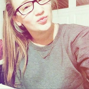 Meet your Posher, Lora